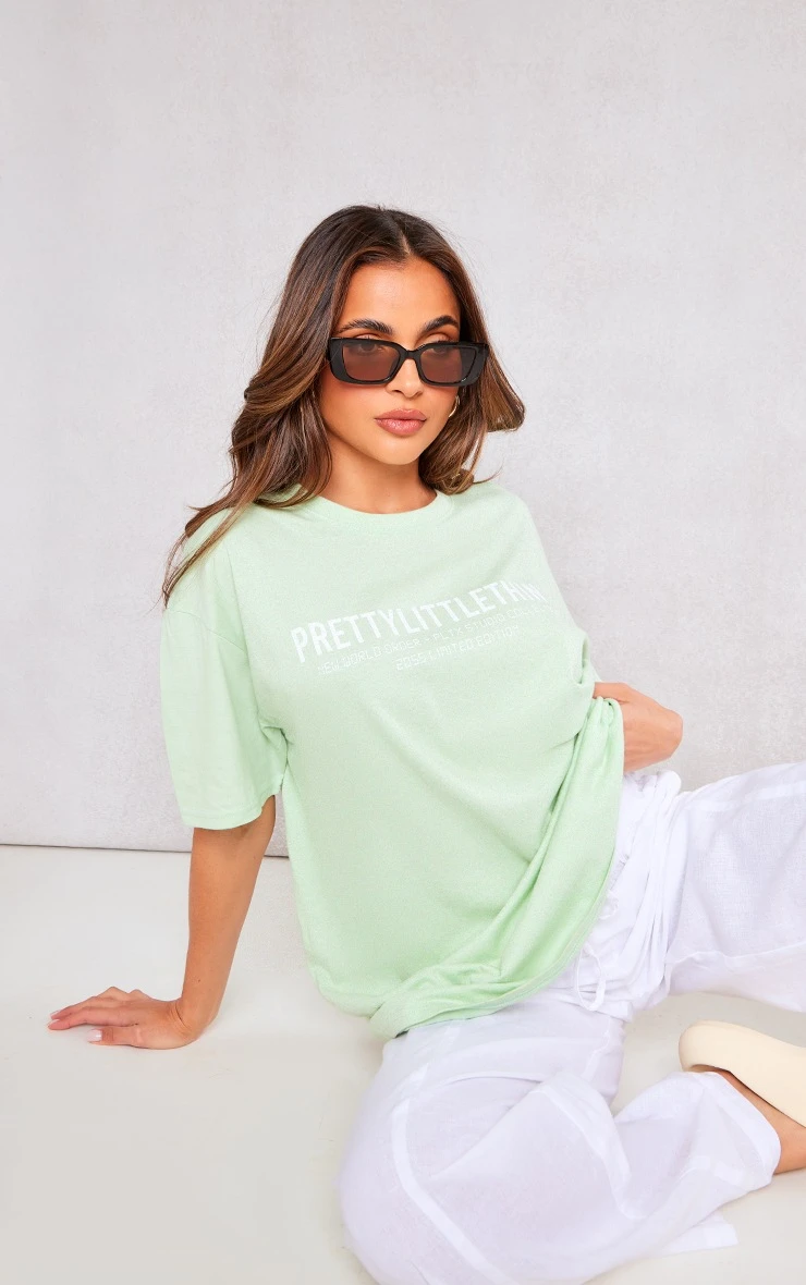 PRETTYLITTLETHING Green Digital Text Print T-shirt