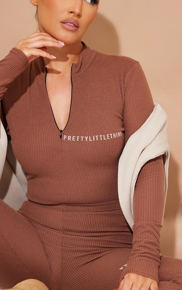 PRETTYLITTLETHING Chocolate Rib Half Zip Bodysuit - Image 4