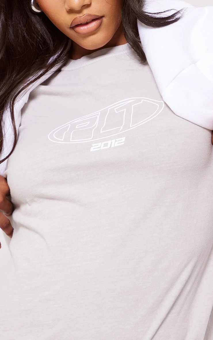 PRETTYLITTLETHING Stone Washed Badge Print T Shirt - Image 4